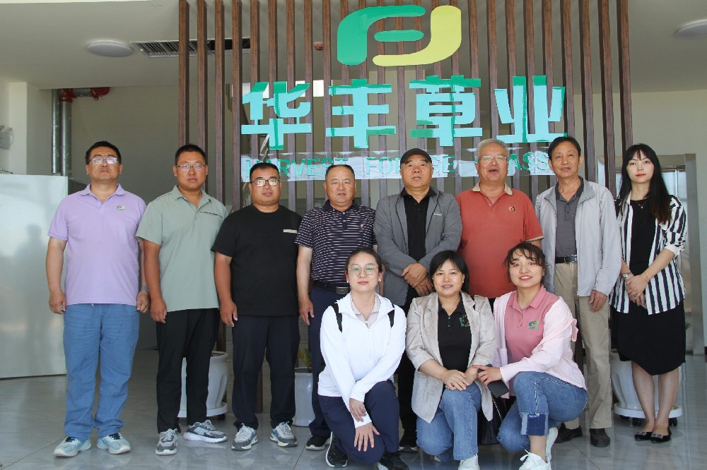 河南省畜牧技术推广总站一行专家光临我司调查调研